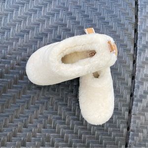 NWOB UGG Women's Classic Cozy Bootie Fashion Boot